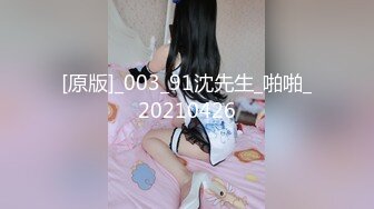   三男两女激情5P玩弄骚嫩的妹子，全程露脸小骚货给大哥一起交大鸡巴，让小哥揉奶抠逼