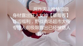 澡堂偷拍光着屁屁在更衣室吹头发精致面容美女