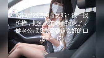 水上游乐场偷窥两个比基尼漂亮美女奶子