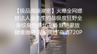 短裤性感大奶妹子跪着口交骑乘抽插猛操