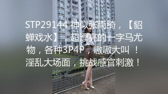 网红脸美女和男友到乡下花生地里露天啪啪,旁边还个老头在干农活