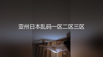 黑客破解家庭摄像头偷拍白嫩姐姐全裸躺在沙发上玩能让人爽的小玩具