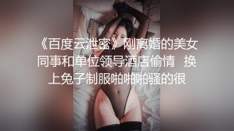 浓妆艳抹的白虎妹子和男友在酒店里解析女友的小美鲍鱼，大屌无套爆插这个搔穴