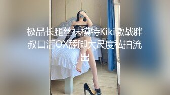  骚妇仰面躺床边舔老公大吊 老公手持自拍杆拍摄 真吊