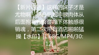 很火的家庭摄像头，美艳少妇和妈妈睡觉，少妇没有孩子打扰睡得很香甜，臀部性感死啦！妈妈没穿内裤睡觉，漏光啦！