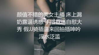 黑白记录客厅假鸡巴自慰