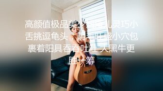  这个粉嫩嫩小美女真是会玩啊 脱光光躺在酒店的床上 尽力张开笔直大长腿逼穴清晰诱人