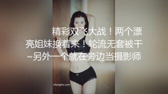 性感身材牛仔裤萌妹子