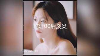   搞按摩女技师大肥臀骚女打飞机，镜头对着屁股，半脱下内裤狂撸，搞多了还贴着膏药