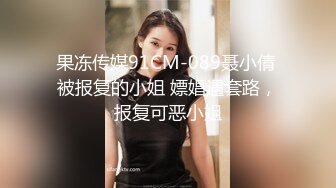 两个高颜值萌妹子双飞啪啪连体网袜抬腿侧入搞完再留一个妹子继续操