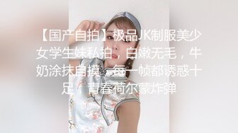 目睹女神和发小好兄弟做爱自己却只能尴尬玩手机。