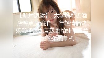 两个漂亮白嫩性感美女，争抢黑人的大屌，翘屁股轮流插无毛骚B