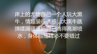 花臂纹身极品美乳红唇小姐姐，卫生间搔首弄姿，M腿振动棒插超嫩粉穴，进出抽插水声哗哗，表情一脸享受