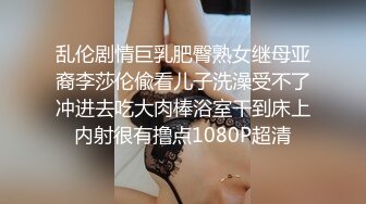 叫个极品玩3p两个一起射她嘴里