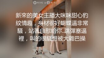 (推荐下) 帅小伙光天化日之下公园当众脱衣裸奔 骑着小电驴享受着异样眼光带来的快感