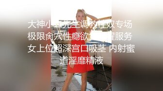 商场女厕全景偷拍背包少妇嘘嘘 眼神非常犀利差点被她发现