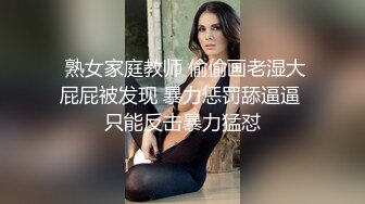 你的骚女人颜值颇高的少妇跟随大哥玩户外漏出，边走边敞开衣衫漏出，真空装揉奶子玩逼，人前漏出口交大鸡巴4