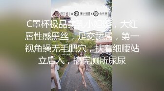 《绝版重磅经典收藏》CP界天花板女厕隔板缝洞中特写偸拍超多小姐姐美少妇方便亮点多靓妹先吐后尿高跟女尿尿还把B掰开 (1)