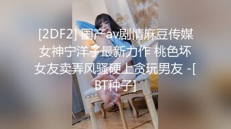 开着车窗停在路边，在母狗父亲的车里车震是什么感觉①