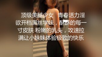 极品熟女女上位，比基尼制服表情销魂享受性爱，无套大屌爆插白虎穴