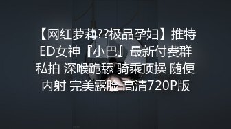 超嫩一线天白虎美穴，甜美面罩妹妹，独自在家玩穴，粗大假屌地上骑乘，屁股视角，上下套弄爽翻