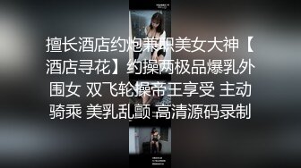 白丝长袜学生水手服容易勾起狂操欲望，主动握鸡巴口交，后入蜜桃臀抽插浪叫连连