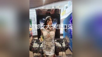 红衣少妇驾车户外和炮友啪啪 脱掉衣服地上后入骑乘抽插