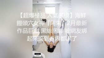 颜值不错的极品小姑娘，让小哥在镜头前刮干净了逼毛特写展示，全程露脸口交大鸡巴让小哥无套抽插