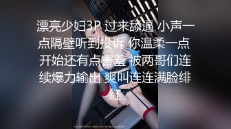  放暑假女朋友家里人都去上班了到她闺房做爱干到浴室用手机自拍