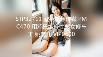 偏远县城小剧场生意不好邀请夜来香歌舞团艳舞表演超大胆好多妹子台上排一排M腿对着台下观众掰逼亮点是女主持的淫语讲解