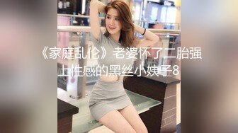 一女服侍两男塞满肉棒 无预警被颜射满脸