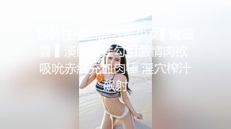 肥臀大奶子的小妞摆弄完骚姿在用振动棒按摩小穴