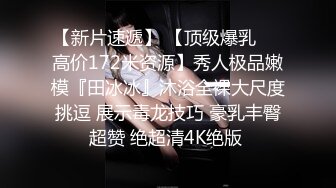 最新高价购买原版高质量女神厕拍（烧烤摊老板女儿来帮忙,拍完她粉嫩的鲍鱼后来她烧烤摊点鲍鱼吃） (1)