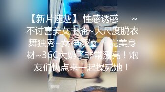 【可纯可风骚的少女诱惑】全程露脸高颜值洗干净了陪狼友发骚，干净的逼逼没有几根毛，揉奶自慰特写展示好刺激