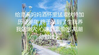 制服老婆自己玩出白浆，根本不用我