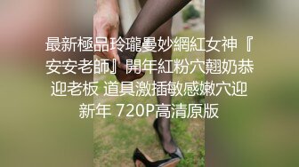 一大一小两个妹子大力塞穴轮流把罐装可乐瓶往小穴里塞