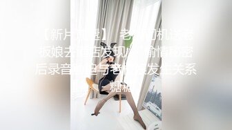  熟女人妻 我逼有点痒好想要 穿着开档黑丝情趣衣 肥鲍鱼舔喷了 无套后入 内射