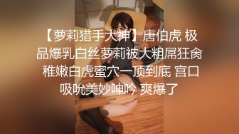 餐厅里黑裙长腿无内扫女，换换腿吸引注意力