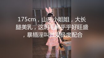  漂亮大奶淫妻 被单男无套操了逼不过瘾 还奉献了菊花 不知是爽叫还是惨叫 绿帽在旁边无动于衷只顾拍摄 内射