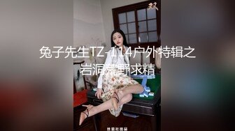 大眼睛风骚少妇，大奶子肥逼给小哥深喉大鸡巴挤着奶子给小哥乳交好骚，后入爆草大屁股无毛白虎逼无套内射