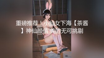  颜值身材完美网红级美妞，近日下海露逼小秀，坚挺美乳一线天馒头穴，单腿黑丝撩起裙子，微毛粉嫩小穴