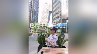  酒店里面大战微型坦克妹子，第一人称无套啪啪操超级大奶，镜头前后入表情夸张