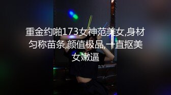  爆乳眼镜颜值小骚货，性感吊带黑丝袜，站立被操穴，后入爆插大白美臀