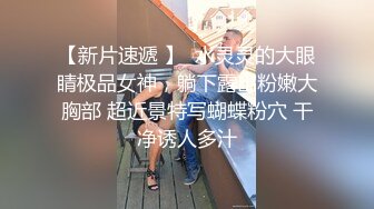 黑客破解家庭偷拍 小哥把孩子哄睡迫不及待和哺乳期媳妇做爱床上不过瘾地上干