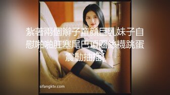 两个黑鬼玩弄中年少妇，两个大鸡巴一起插进逼里搅拌，后入干了骚逼干菊花，激情上位草出白浆