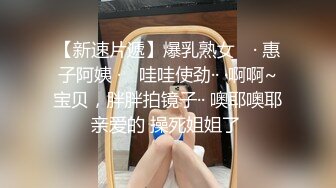 宝贝下面痒大哥吃奶子都给两姐妹咬疼了，黑丝露脸小嫩逼承受不住大鸡巴的疯狂抽插，两姐妹