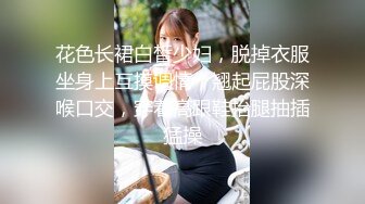  新来的小美女露脸直播，初次下海听指挥狼友让干啥就干啥，奶子比心，掰开逼逼看特写看着还很嫩