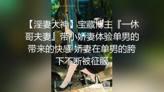 【新片速遞】和极品熟女美少妇户外车震，附近有人超级对白骚的很，口爆一嘴