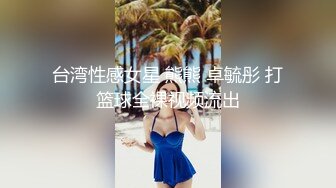 小江疏影丝袜情趣表情好骚，无毛白虎逼水多道具插