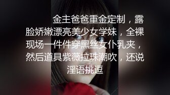 YD035格子裙少妇白色蕾丝透明内一半夹进屁股缝！